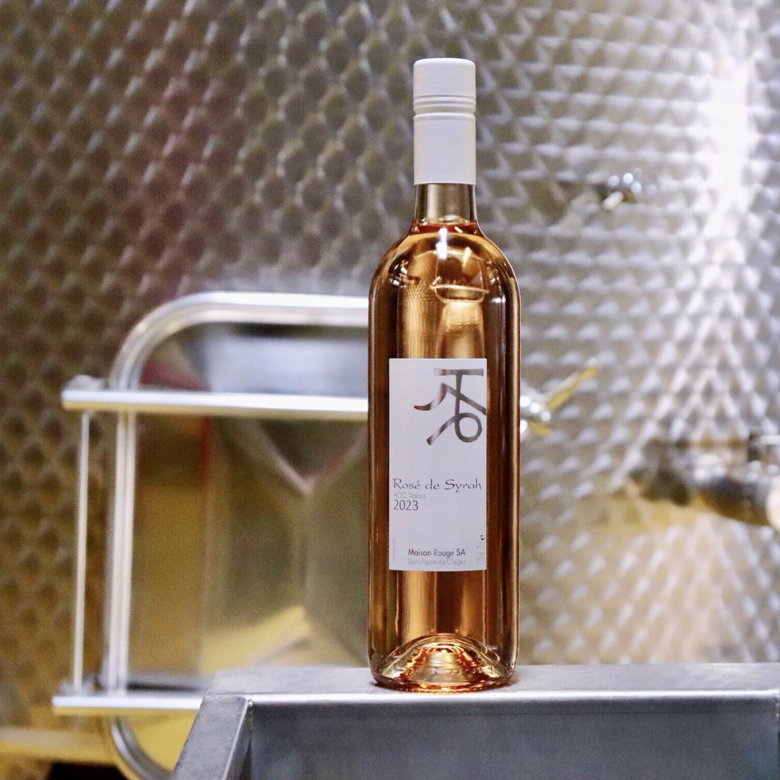 gtsalpina 探索瑞士 Rosé de Syrah 桃红葡萄酒，Valais 产区西拉酿造，红色浆果与香料香气，清新低度，适合春夏聚会与野餐饮用